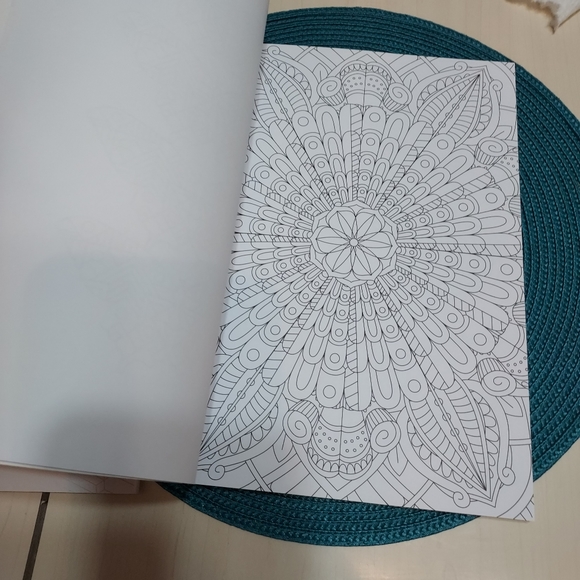Geometric patterns and Zen colouring books - Picture 7 of 9